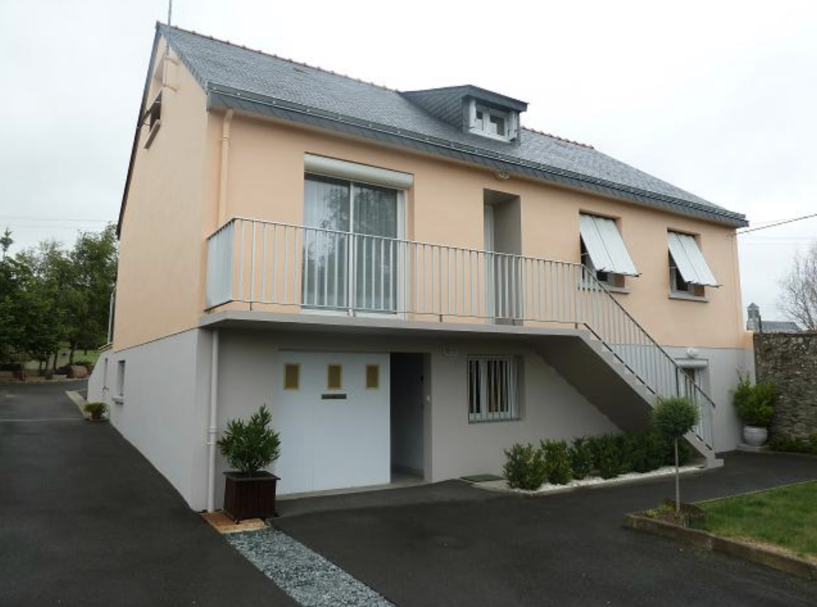 ravalemen-facade-maison-balcon